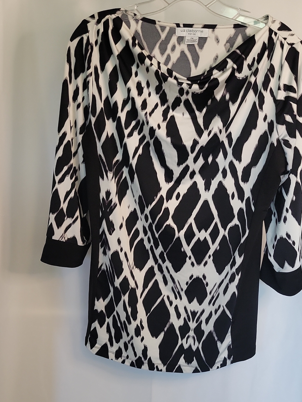 Liz Claiborne Black and White Abstract Long Sleeve Top